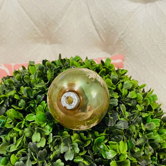 N14-Rare Vintage Green & White 1970's Snowflake Glass Christmas Ornament - Picture 6 of 12